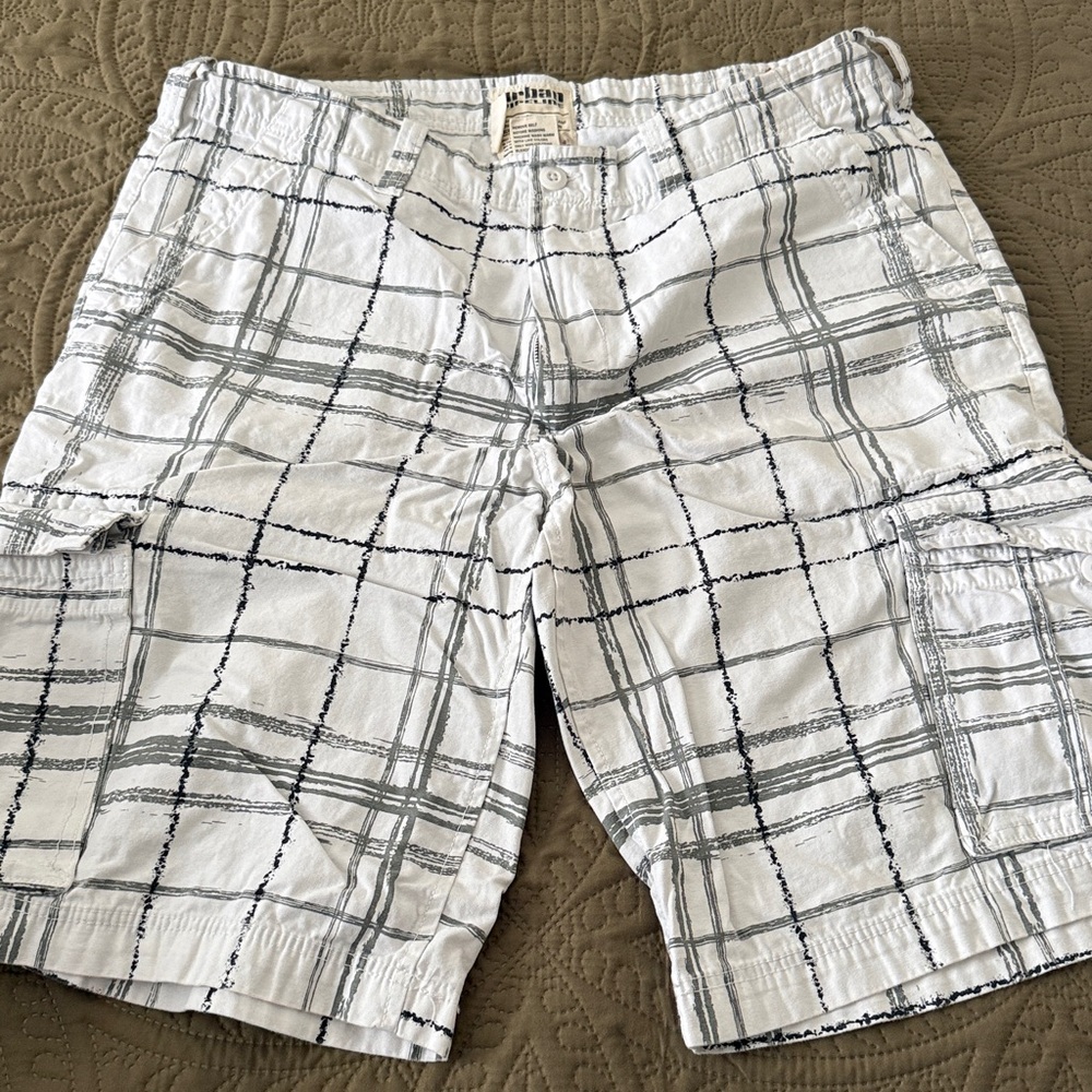 Urban Pipeline Light Gray and White Plaid Shorts